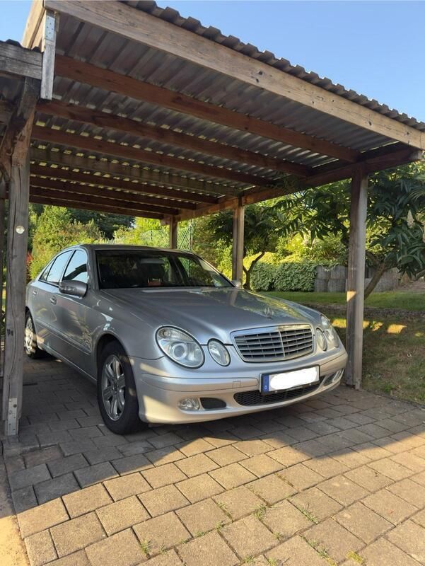 Silber Gebraucht 2003 Mercedes E200 Classic Limousine | 1.999 € - Bild 1/4