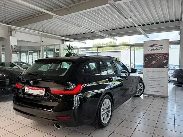 Gebraucht BMW 320 Advantage 190 PS (139 kW) 2022 Schwarz Kombi