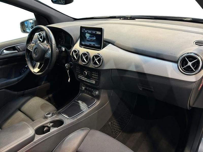 Gebraucht Mercedes B250 Urban 211 PS (155 kW) 2016 Metalliclack mountaingrau Van / Kleinbus