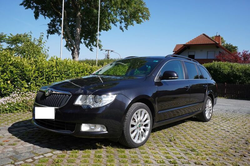 Schwarz Gebraucht 2013 Skoda Superb Ambition Kombi | 7.000 € (Guter Preis) - Bild 1/4