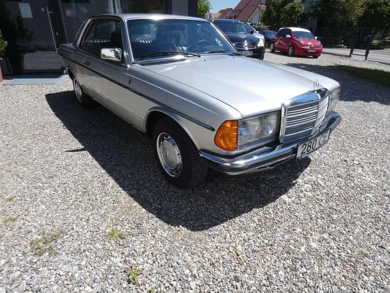Gebraucht Mercedes 280 177 PS (130 kW) 1977 Silber Coupé