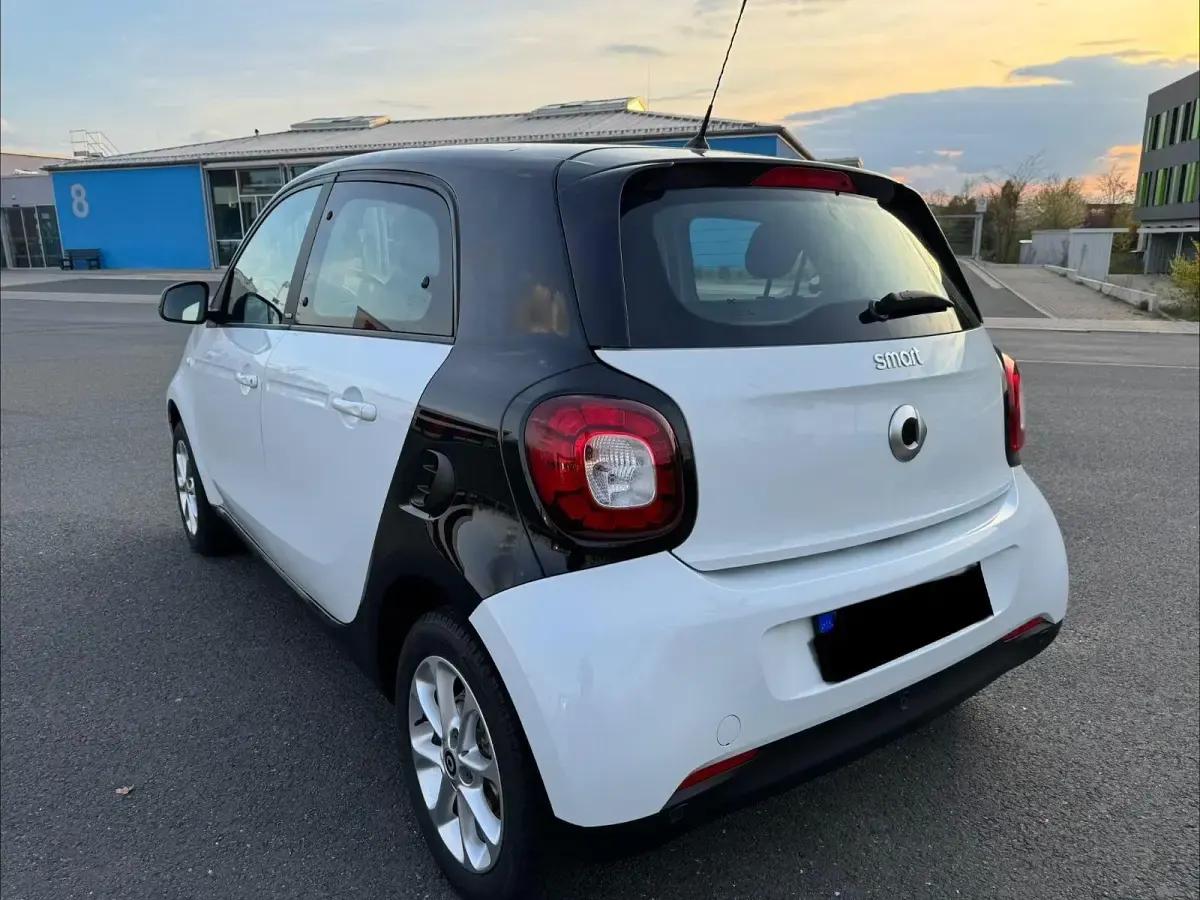 Używany Smart ForFour 71 KM (52 kW) 2018 Biały Hatchback