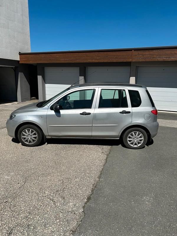 Second-hand Mazda 2 75 CP (55 kW) 2003 Argintiu Hatchback
