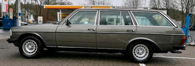 Gebraucht Mercedes E230 136 PS (100 kW) 1979 Grau Kombi