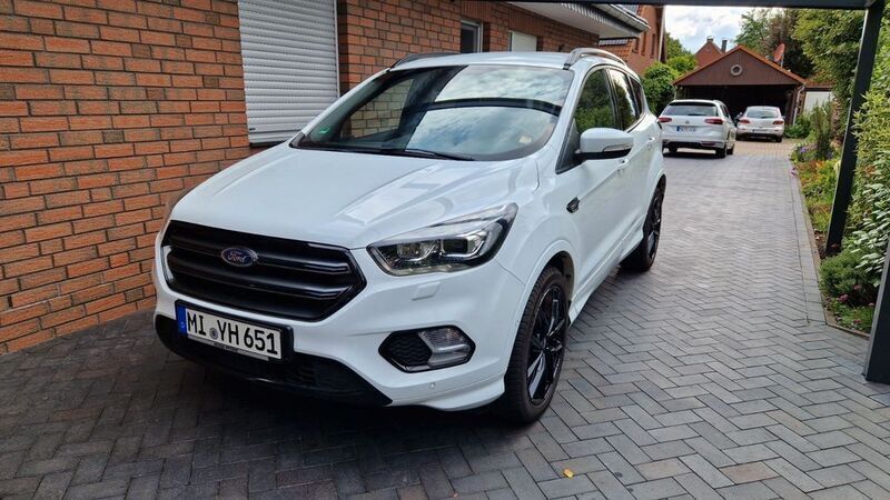 Weiß Gebraucht 2019 Ford Kuga ST-Line SUV | 16.550 € (Guter Preis) - Bild 1/4