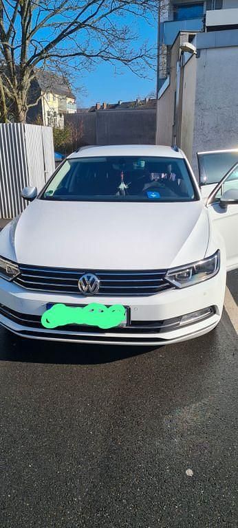 Weiß Gebraucht 2017 VW Passat Trendline Kombi | 13.700 € (Fairer Preis) - Bild 1/4