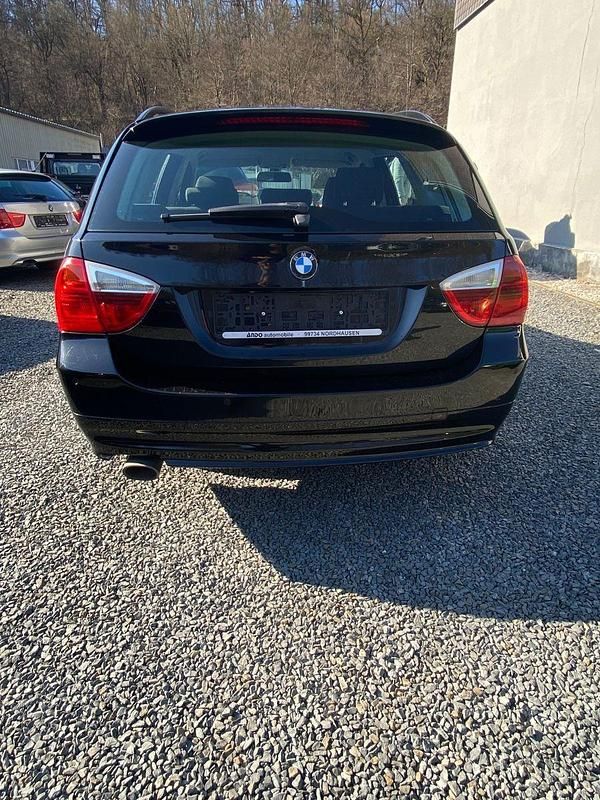 Gebraucht BMW 320 Comfort Edition 177 PS (130 kW) 2008 Schwarz Kombi