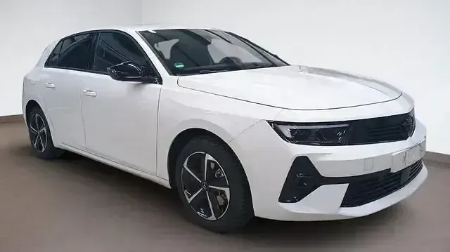 Gebraucht Opel Astra 136 PS (100 kW) 2025 Arktis weiß Kleinwagen