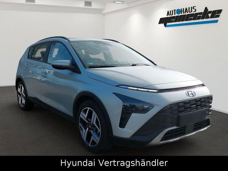 Gebraucht Hyundai Bayon Intro Edition 101 PS (74 kW) 2021 Sleek silver SUV