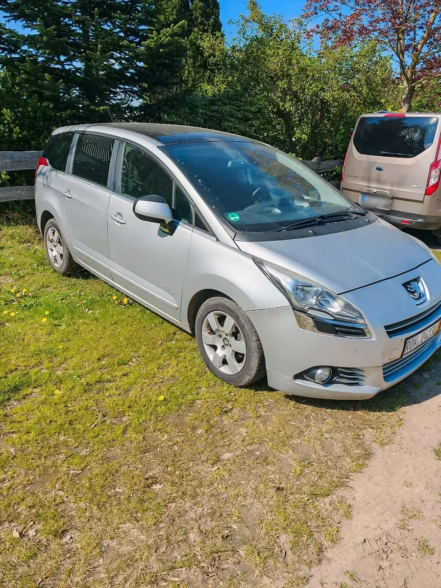 Gebraucht Peugeot 5008 114 PS (83 kW) 2014 Silber Van / Kleinbus