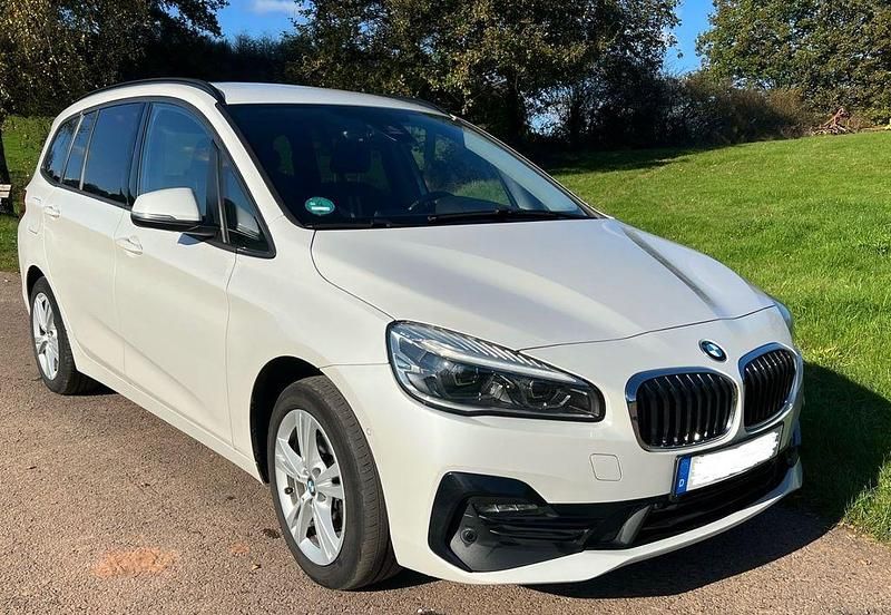Weiß Gebraucht 2019 BMW 216 Gran Tourer Sport Line Van / Kleinbus | 13.500 € (Guter Preis) - Bild 1/4