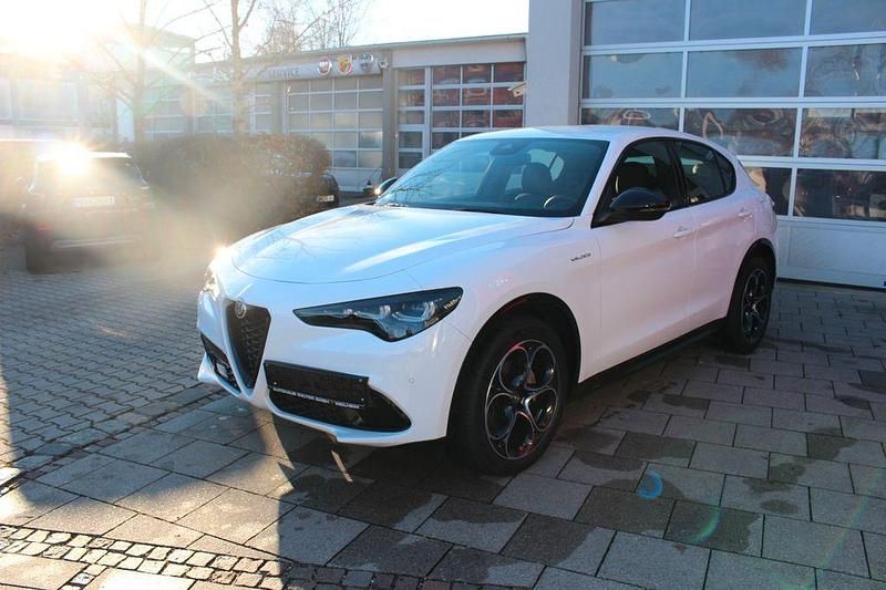 Weiß Gebraucht 2023 Alfa Romeo Stelvio Veloce SUV | 34.900 € (Guter Preis) - Bild 1/4