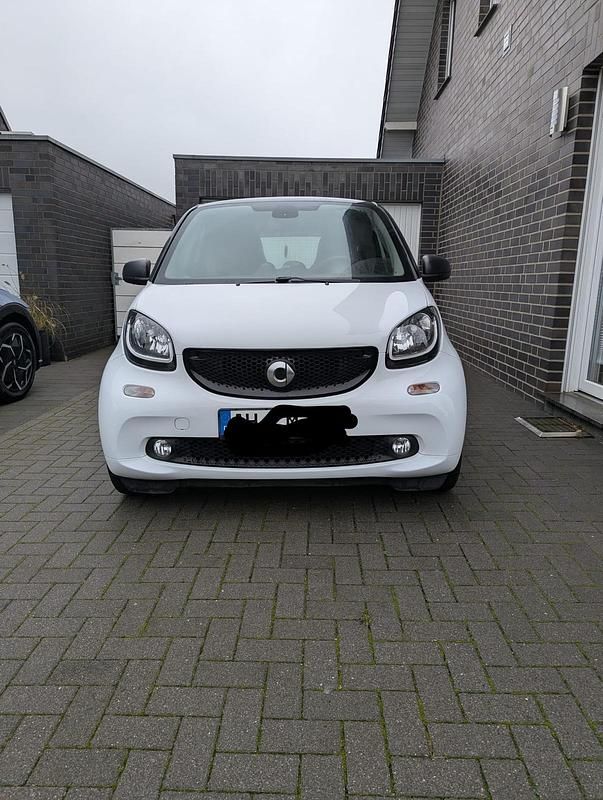 Weiß Gebraucht 2017 Smart ForTwo Coupé Coupé | 7.450 € (Fairer Preis) - Bild 1/4