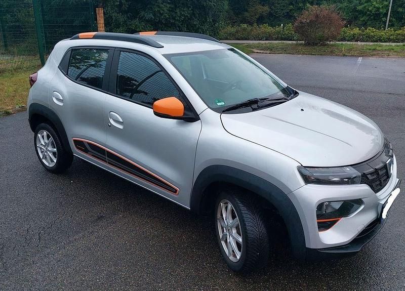 Silber Gebraucht 2022 Dacia Spring Comfort Plus Kleinwagen | 9.845 € (Fairer Preis) - Bild 1/2