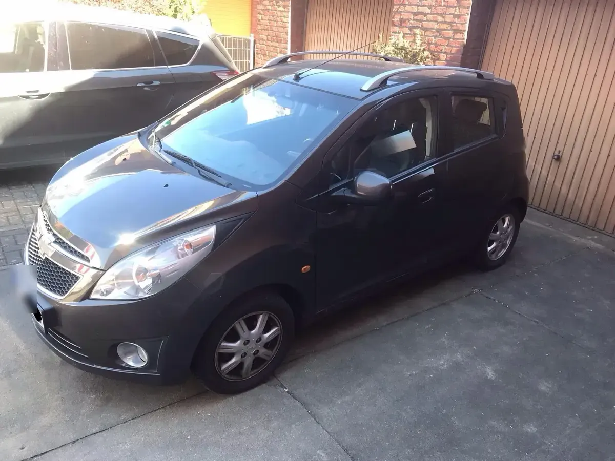 Second-hand Chevrolet Spark 82 CP (60 kW) 2011 Maro Hatchback