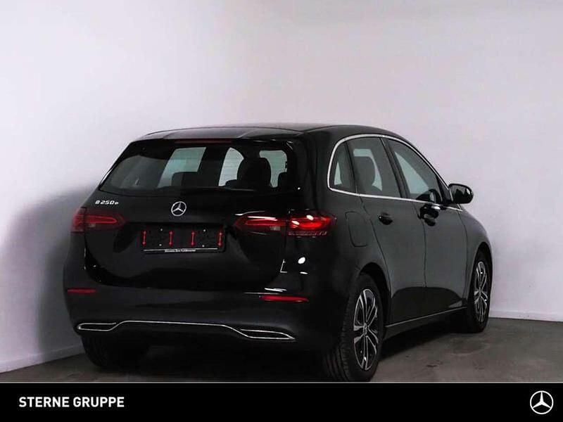 Gebraucht Mercedes B250e Progressive 218 PS (160 kW) 2024 Lack kosmosschwarz Van / Kleinbus