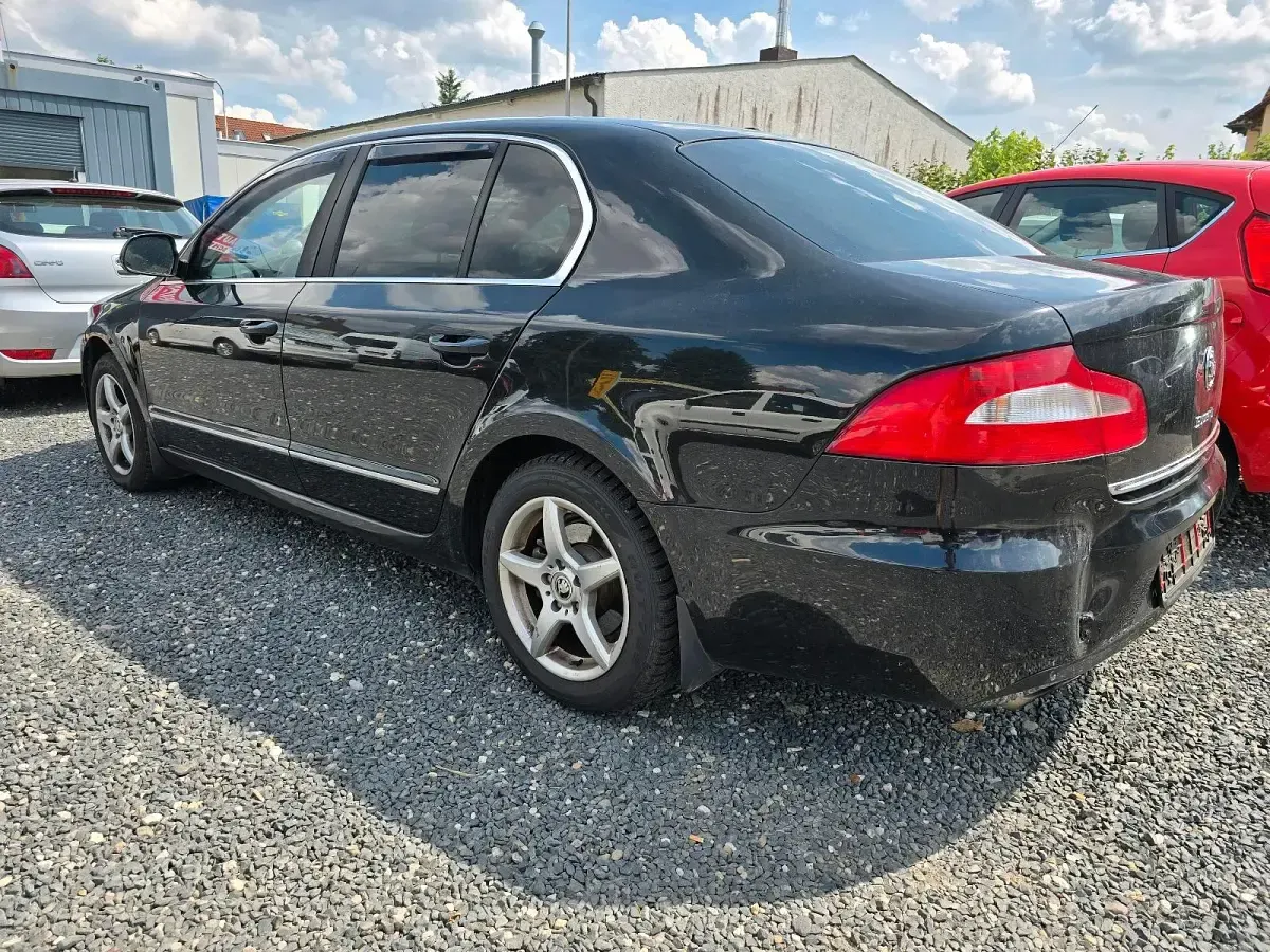 Gebraucht Skoda Superb 160 PS (117 kW) 2011 Schwarz Limousine