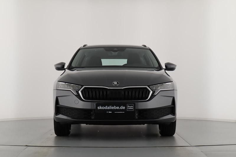 Neu Skoda Octavia Essence 116 PS (85 kW) 2026 Graphitegrau metallic Kombi