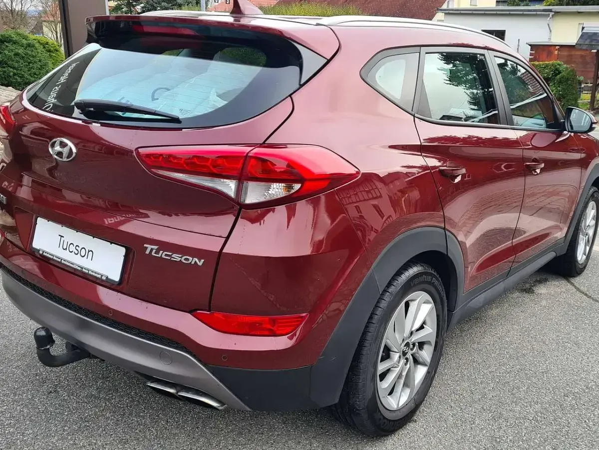 Gebraucht Hyundai Tucson Trend 177 PS (130 kW) 2017 Ruby wine / mic SUV