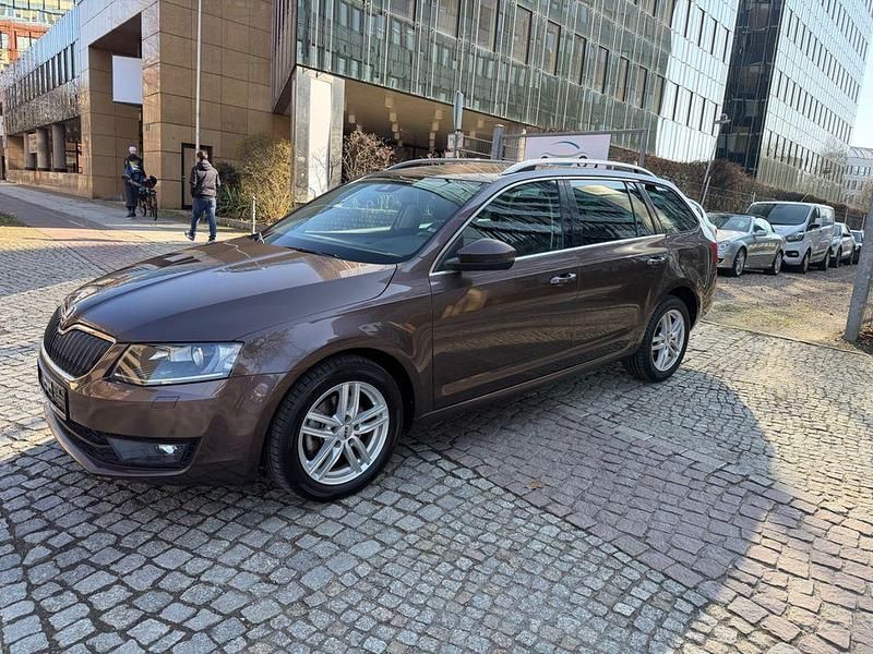 Gebraucht Skoda Octavia Elegance 150 PS (110 kW) 2014 Braun Kleinwagen