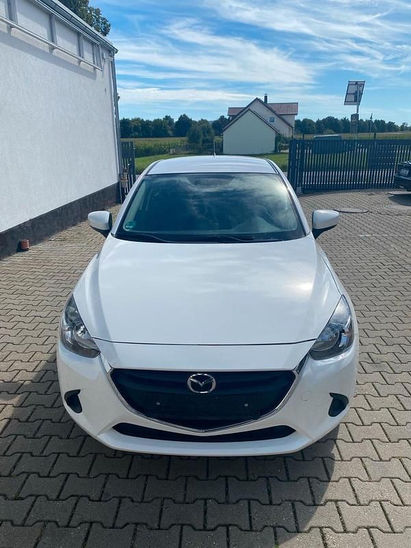 Weiß Gebraucht 2019 Mazda 2 Active Kleinwagen | 9.800 € (Superpreis) - Bild 1/4