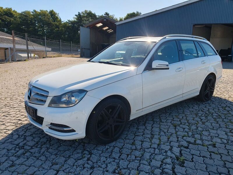 Gebraucht Mercedes C200 136 PS (100 kW) 2014 Weiß Limousine