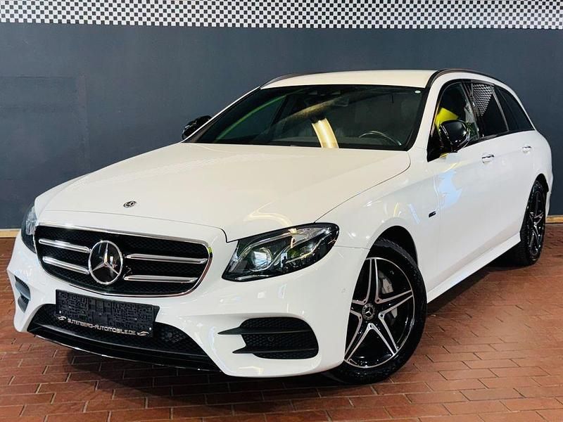 Weiß Gebraucht 2020 Mercedes E300 AMG Limousine | 31.990 € (Guter Preis) - Bild 1/4