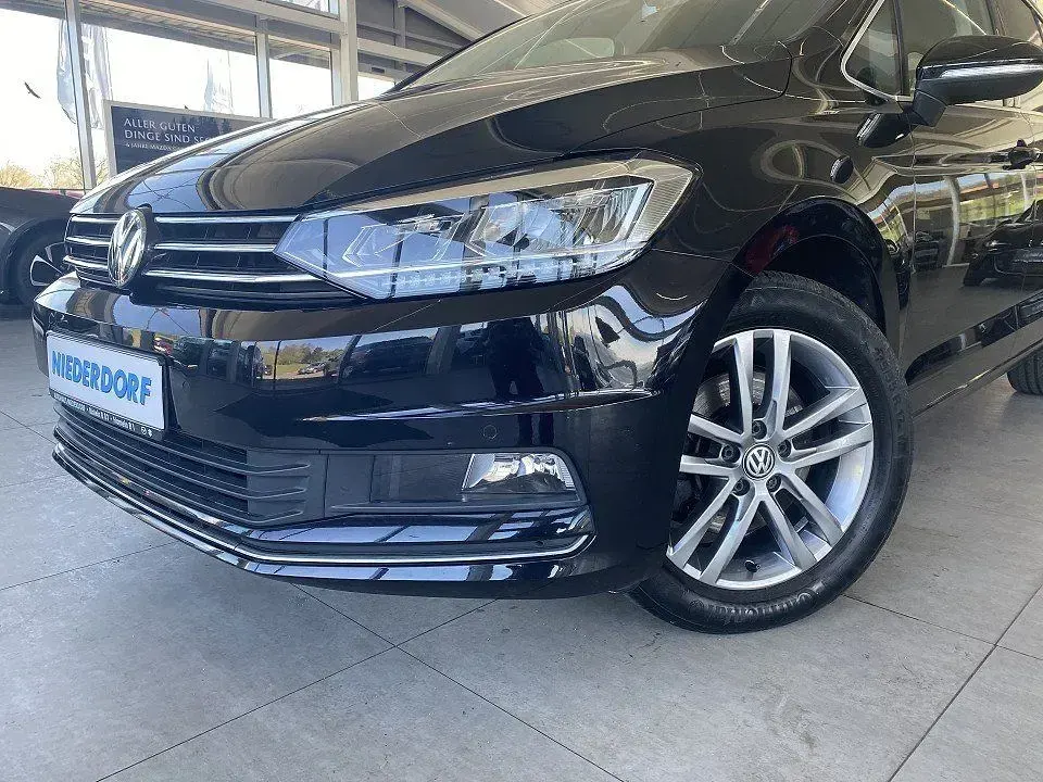 Gebraucht VW Touran Highline 150 PS (110 kW) 2020 Deep black perleffekt Van / Kleinbus