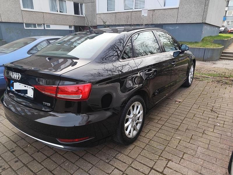 Gebraucht Audi A3 116 PS (85 kW) 2018 Schwarz Limousine
