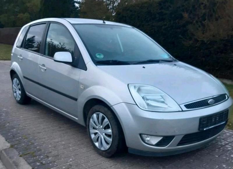 Gebraucht Ford Fiesta 80 PS (58 kW) 2005 Silber Kleinwagen