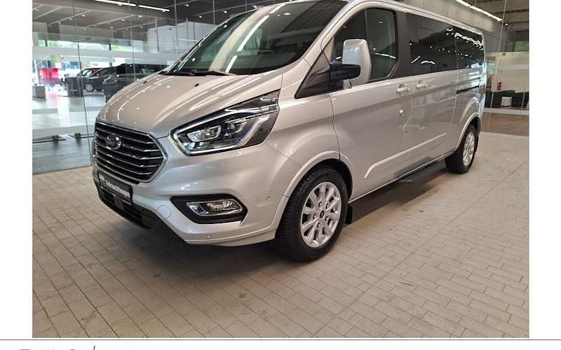 Gebraucht Ford Tourneo Titanium 150 PS (110 kW) 2022 Silber Van / Kleinbus