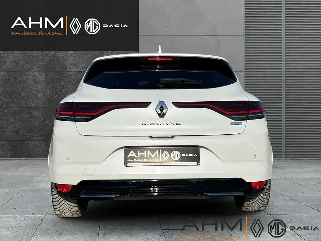 Gebraucht Renault Mégane Intens 158 PS (116 kW) 2021 Weiß Limousine