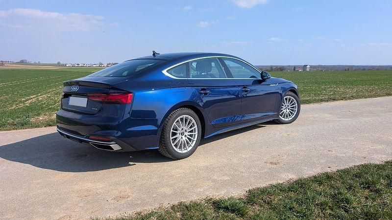 Gebraucht Audi A5 Sportback Ambiente 204 PS (150 kW) 2022 Blau Kleinwagen