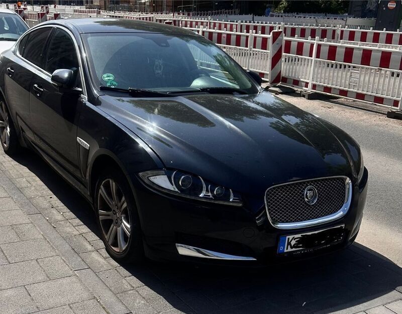 Schwarz Gebraucht 2013 Jaguar XF Limousine | 6.900 € (Fairer Preis) - Bild 1/4