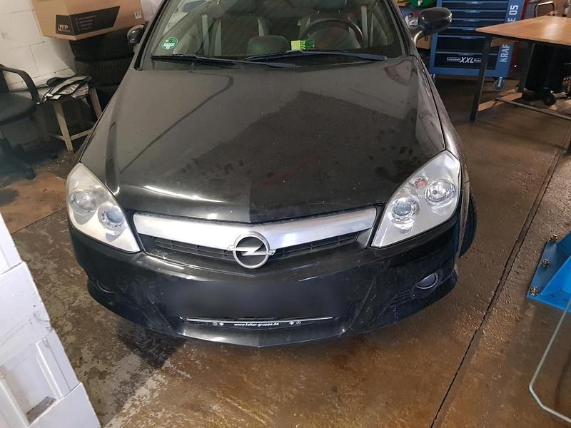 Schwarz Gebraucht 2008 Opel Tigra Cabrio | 1.500 € (Fairer Preis) - Bild 1/4