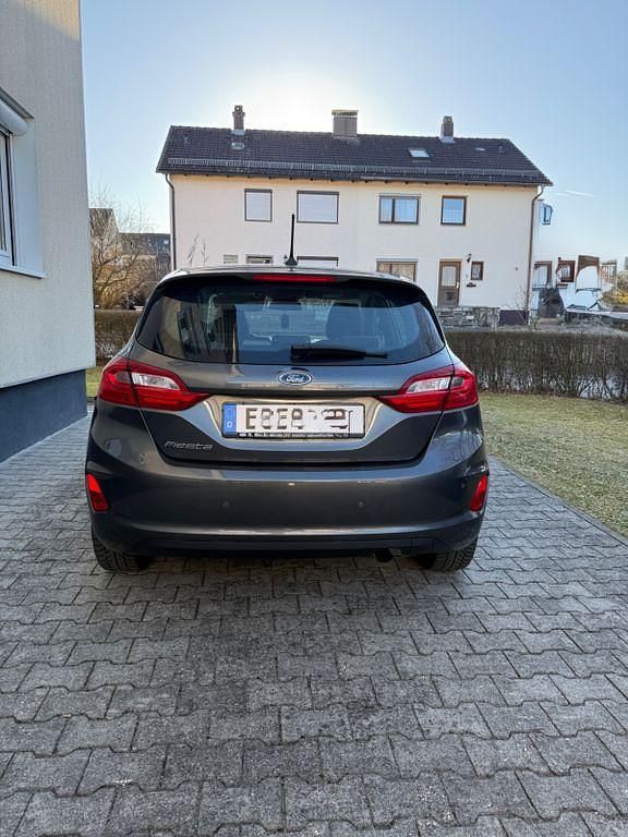 Gebraucht Ford Fiesta Titanium 101 PS (74 kW) 2017 Grau Limousine