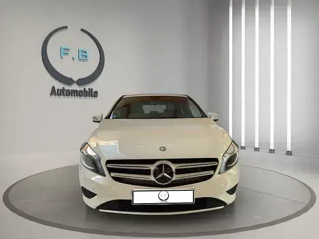 Gebraucht Mercedes A180 122 PS (89 kW) 2014 Weiß Kleinwagen