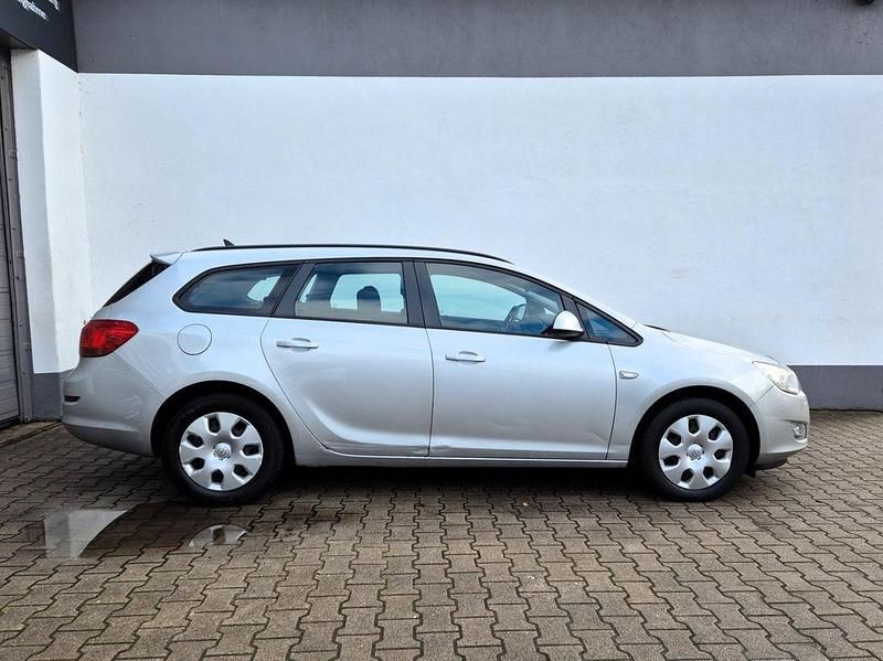 Gebraucht Opel Astra Selection 110 PS (80 kW) 2011 Silber Kombi