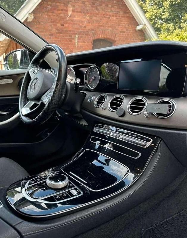 Gebraucht Mercedes E220 194 PS (142 kW) 2017 Schwarz Limousine