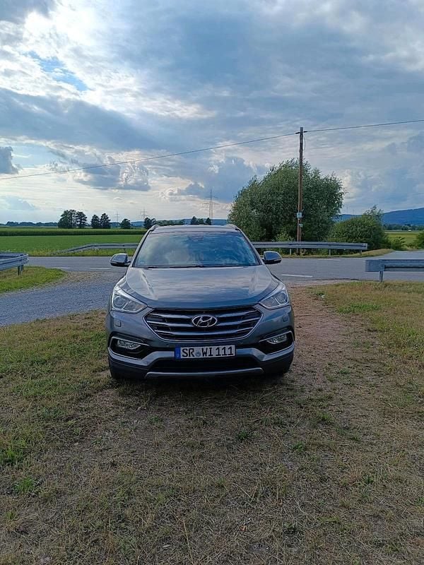 Grau Gebraucht 2017 Hyundai Santa Fe SUV | 17.000 € (Superpreis) - Bild 1/4