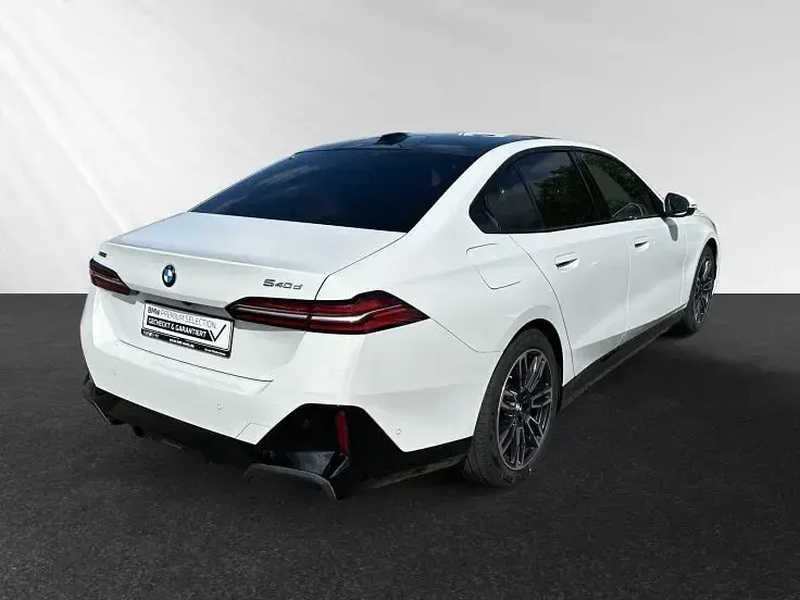 Gebraucht BMW 540 M Sport 303 PS (222 kW) 2025 Alpinweiss Limousine