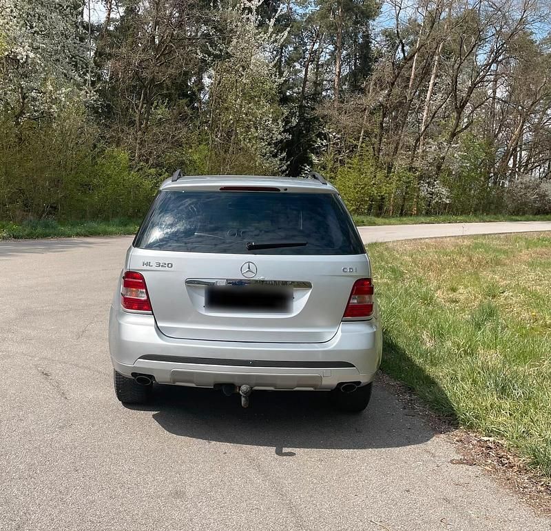 Gebraucht Mercedes ML320 224 PS (164 kW) 2006 Silber SUV