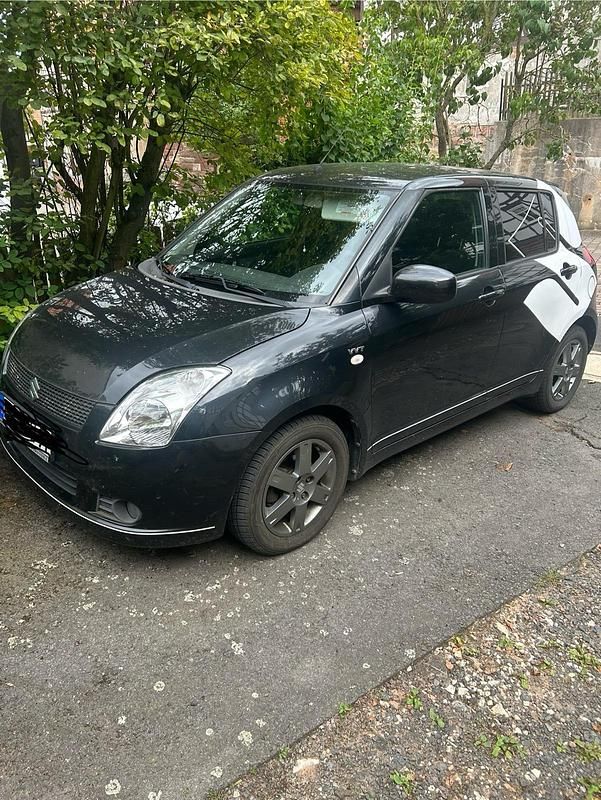 Schwarz Gebraucht 2005 Suzuki Swift Limousine | 1.250 € (Fairer Preis) - Bild 1/4