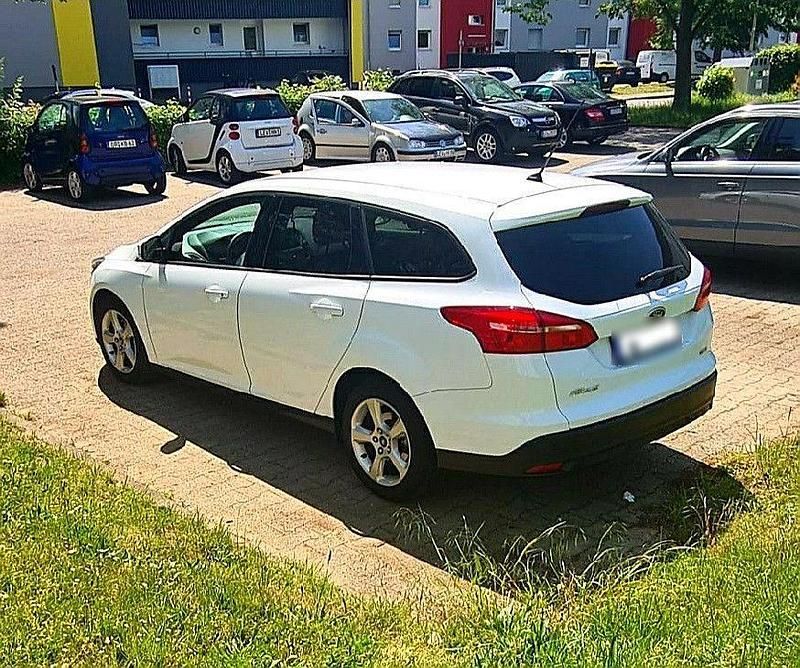Gebraucht Ford Focus Business Edition 125 PS (91 kW) 2016 Weiß Kombi