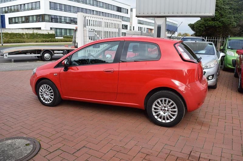 Gebraucht Fiat Punto 77 PS (56 kW) 2012 Rot Kleinwagen