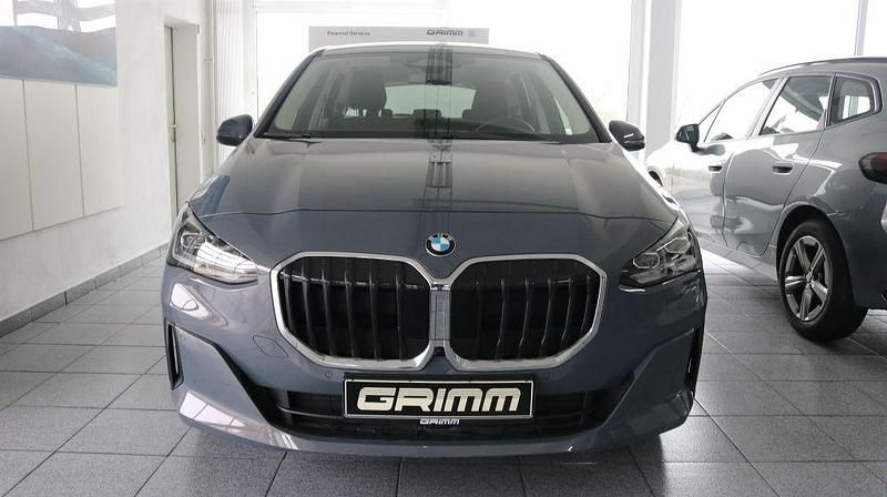 Gebraucht BMW 220 156 PS (114 kW) 2024 Sparkling kupfergrau metallic Van / Kleinbus