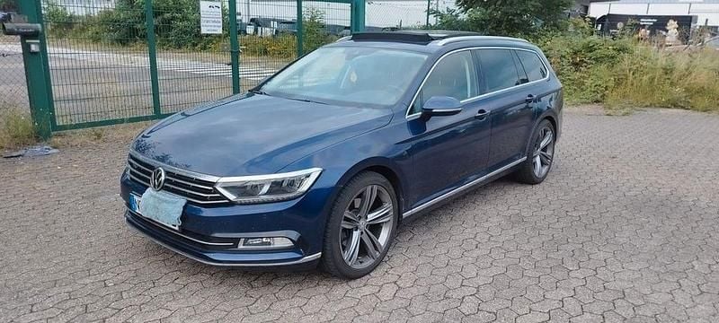 Blau Gebraucht 2019 VW Passat Highline Kombi | 17.777 € (Fairer Preis) - Bild 1/4