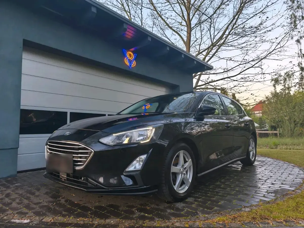 Gebraucht Ford Focus Cool & Connect 120 PS (88 kW) 2019 Schwarz Limousine