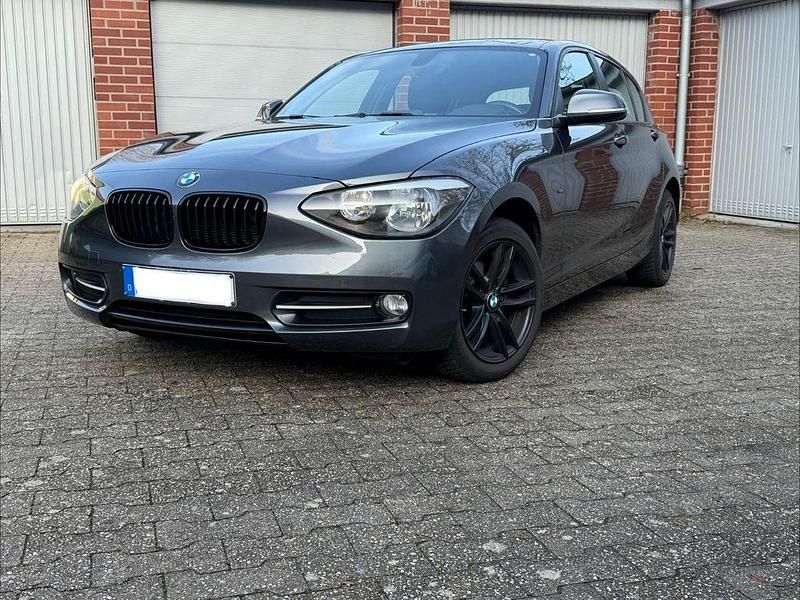Grau Gebraucht 2015 BMW 116 Sport Line Kleinwagen | 8.999 € (Guter Preis) - Bild 1/4