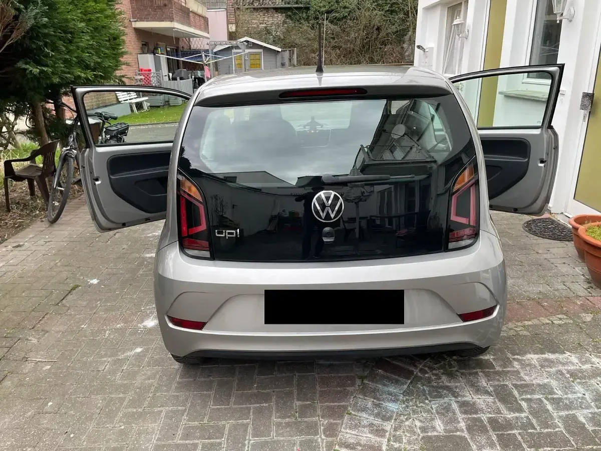 Gebraucht VW up! 65 PS (47 kW) 2021 Silber Kleinwagen